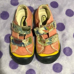 Keen toddler size 8 shoes